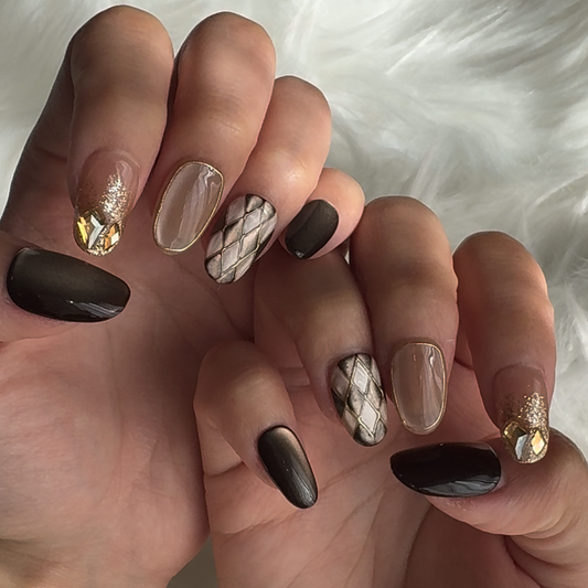 ベージュ×ゴールドドット｜柔らかニュアンスの上品ネイルチップ[na0015]