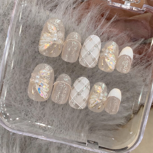 シアーベージュ×バタフライツイードニュアンス｜可憐に輝く上品ネイルチップ [na0037]