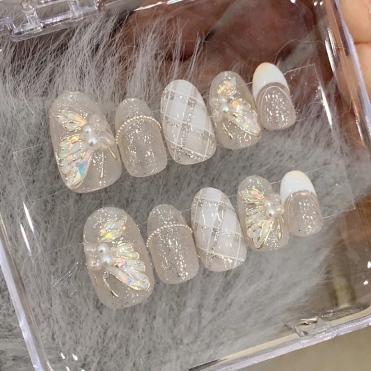 シアーベージュ×バタフライツイードニュアンス｜可憐に輝く上品ネイルチップ [na0037]