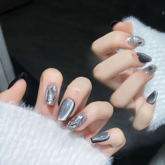 シルバーグレーニュアンス｜透明感モードな上品ネイルチップ[na0009]