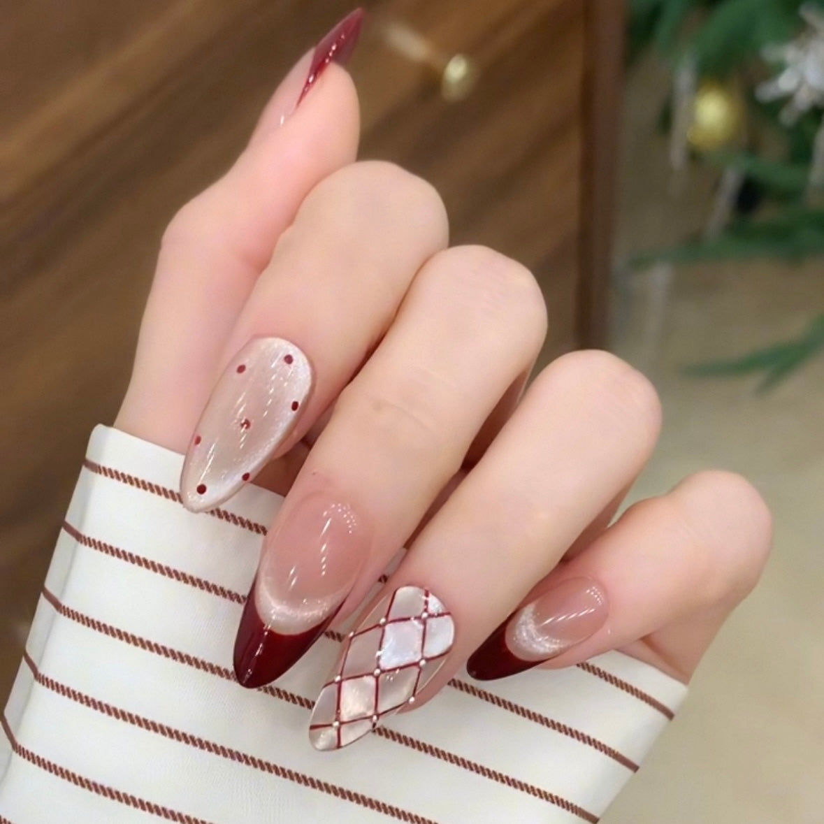 ワインレッドフレンチ×ミルクベージュ｜大人可愛い上品ネイルチップ[na0012]