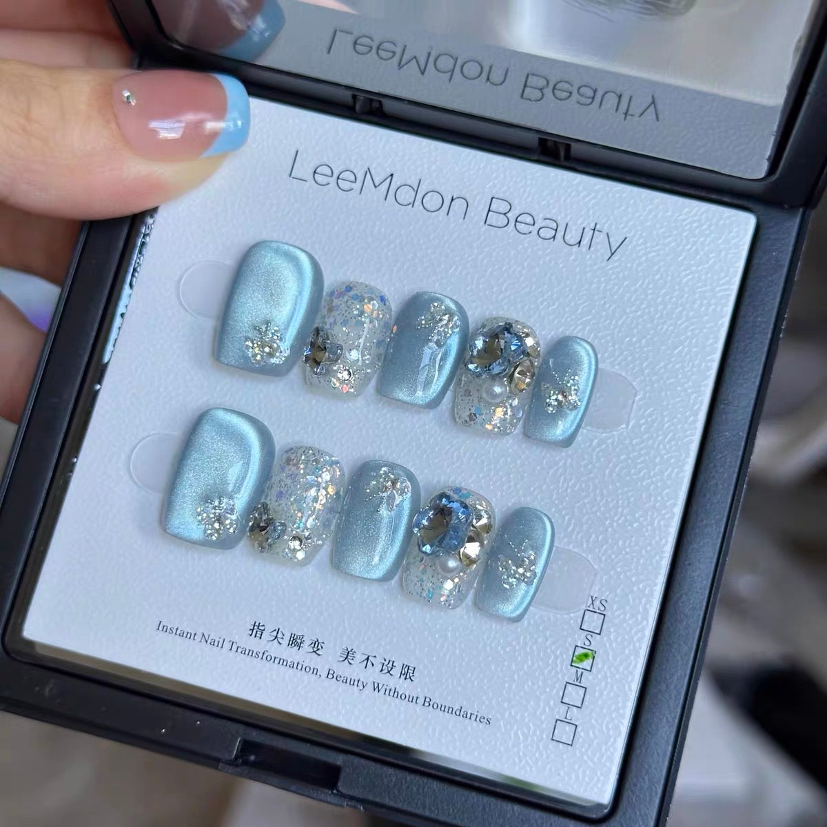 ダスティブルー×スノーフレークジュエリー｜凛ときらめく上品ネイルチップ [na0034]