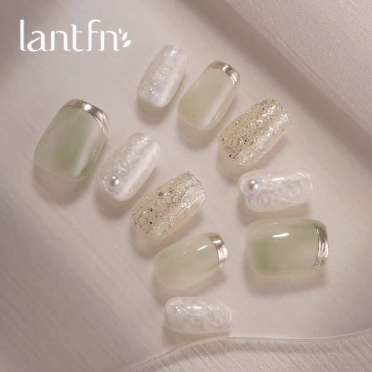 ミルキーホワイト×セージグリーンニュアンス｜柔らかく澄む上品ネイルチップ [na0043]