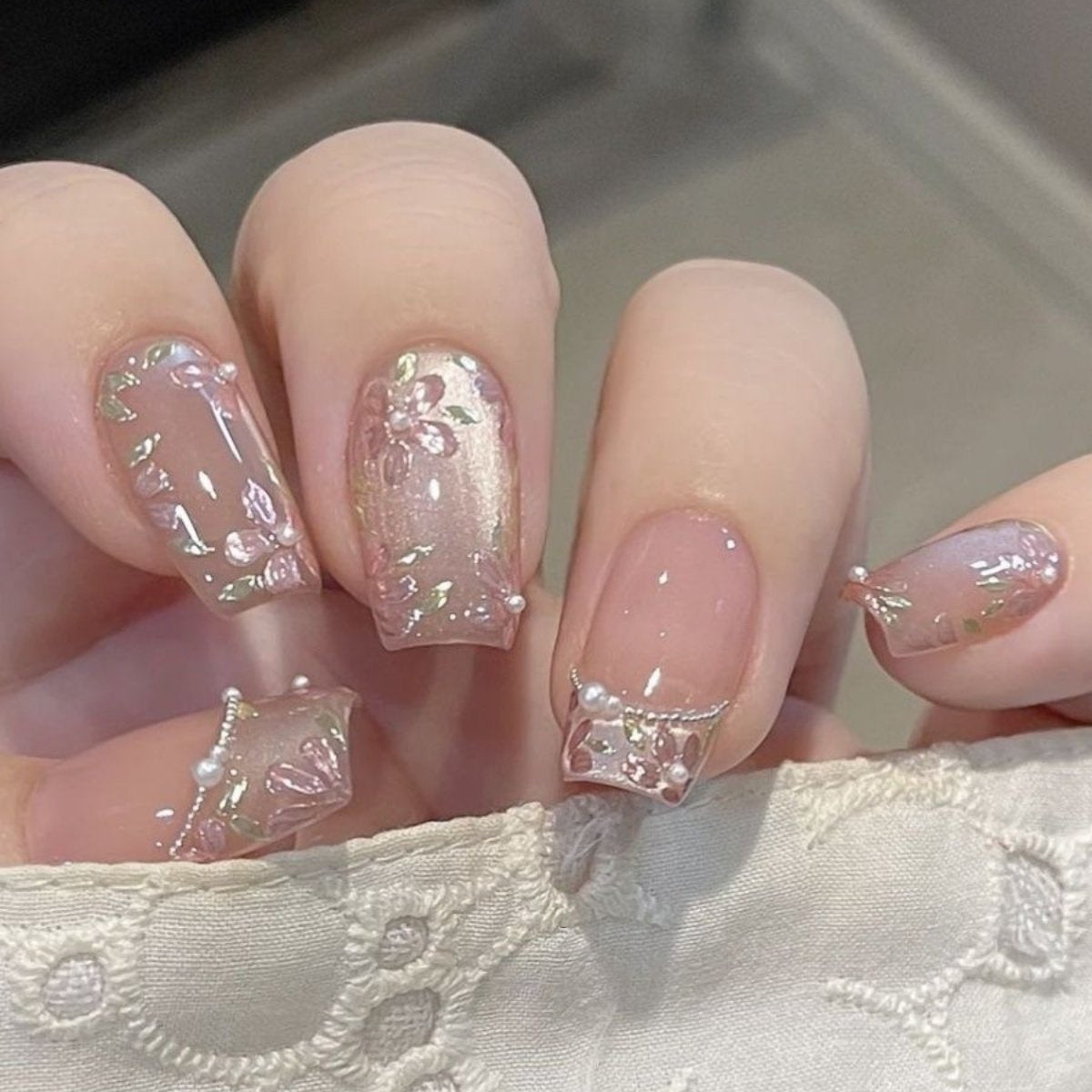 シアーピンク×クリスタルフラワーニュアンス｜儚くきらめく上品ネイルチップ [na0039]