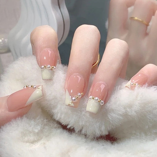 シアーピンク×ミルキーフレンチ｜きらめきを添えた上品ネイルチップ [na0026]