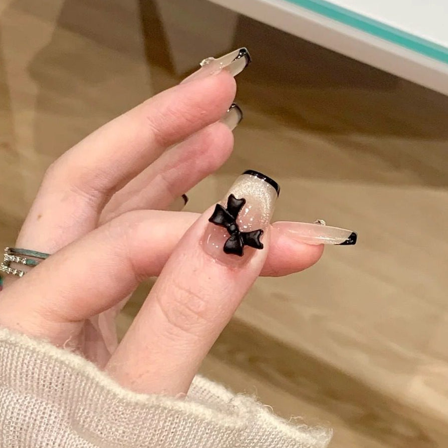 シアーピンク×ブラックリボンフレンチ｜甘さを引き締める上品ネイルチップ [na0038]