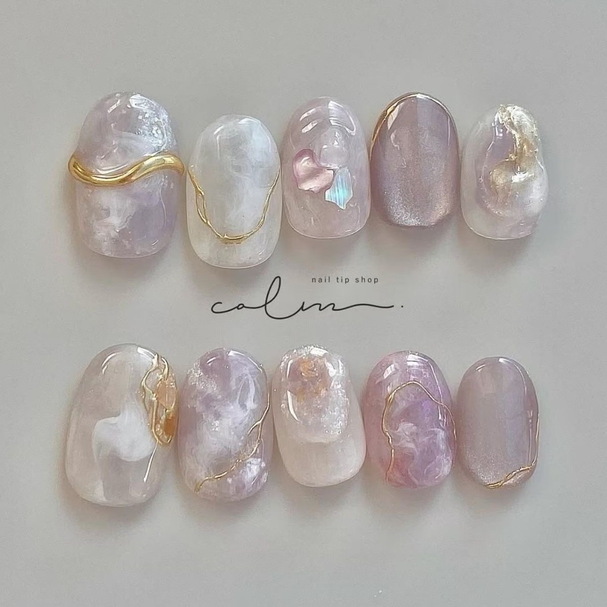 ラベンダーグレージュ×ゴールドラインニュアンス｜静けさを纏う透明感ネイルチップ [na0035]