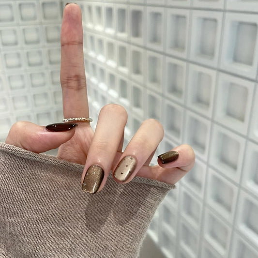 ブラウン×ゴールドドットニュアンス｜深みを纏う大人上品ネイルチップ [na0041]