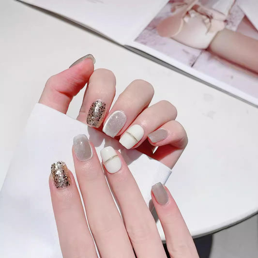 アイボリー×グレージュラメ｜大人上品きらめきネイルチップ [na0066]