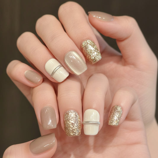 ミルクベージュ×ゴールドラメ｜上品モードネイルチップ [na0049]