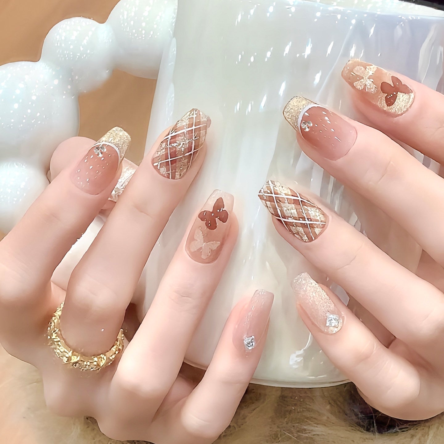 シアーベージュ×ゴールドツイードニュアンス｜華やぎを添える上品ネイルチップ [na0025]