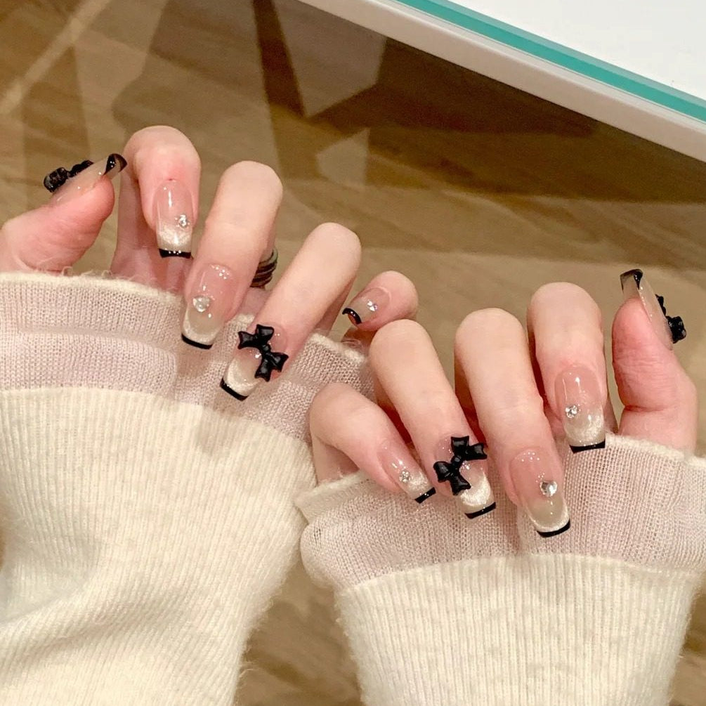 シアーピンク×ブラックリボンフレンチ｜甘さを引き締める上品ネイルチップ [na0038]