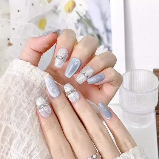 スモーキーブルー×シルバーラメ｜洗練モードきらめきネイルチップ [na0065]