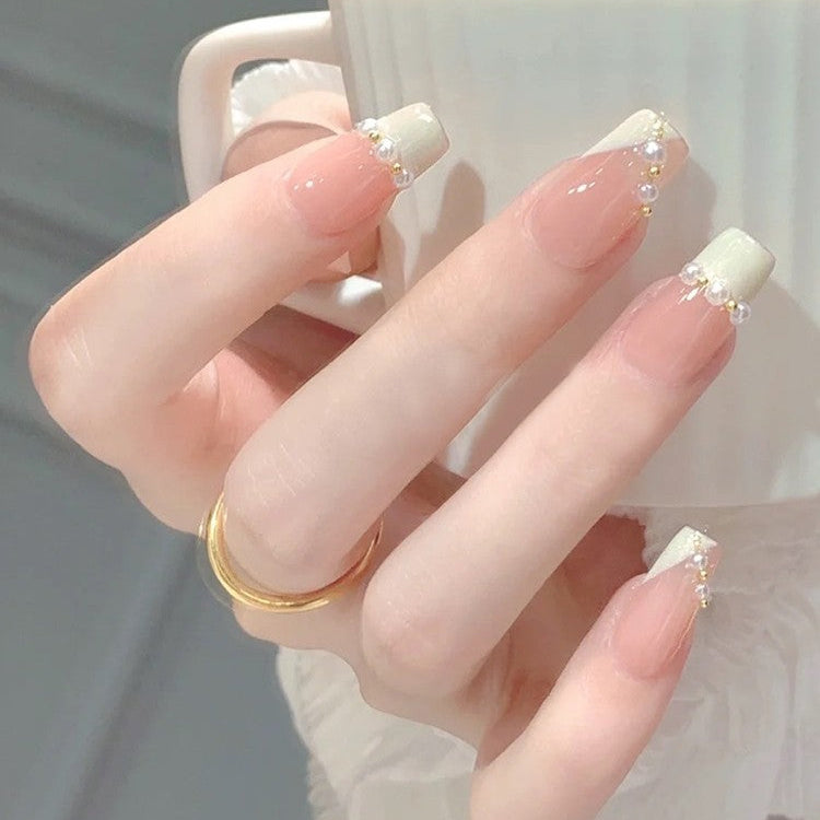 シアーピンク×ミルキーフレンチ｜きらめきを添えた上品ネイルチップ [na0026]