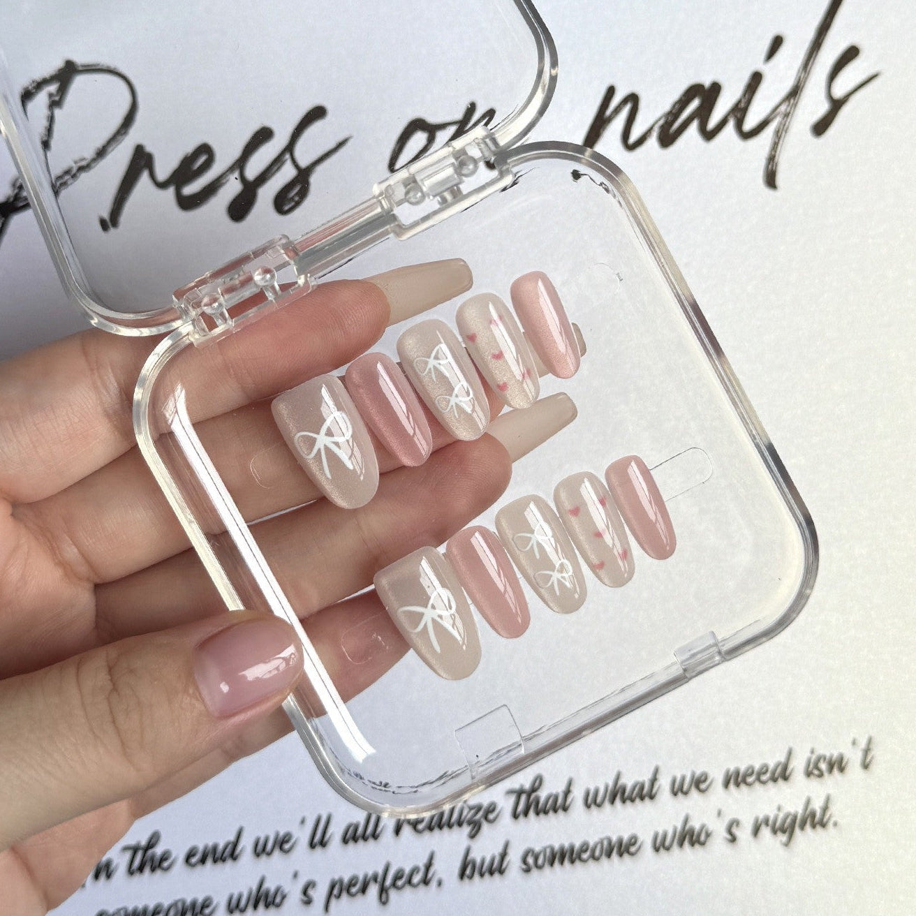 シアーベージュ×ホワイトリボンニュアンス｜可憐さをまとった上品ネイルチップ [na0024]